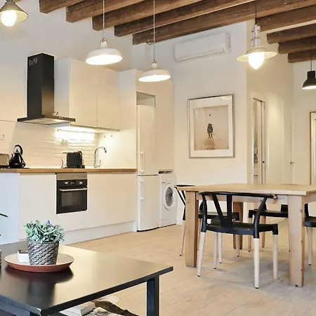 Lovely Flat At Sagrada Familia * Barcelona