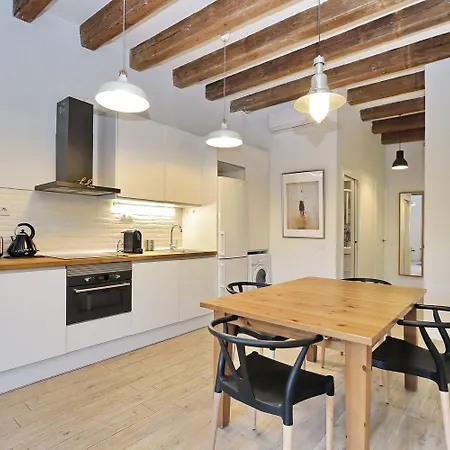 Lovely Flat At Sagrada Familia 아파트 *